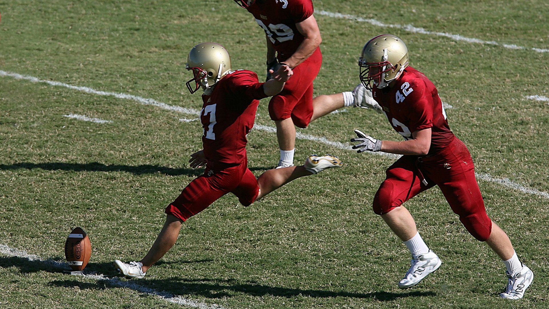 “海岸线飙车：沿海赛段的贵族速度”，海岸线解说